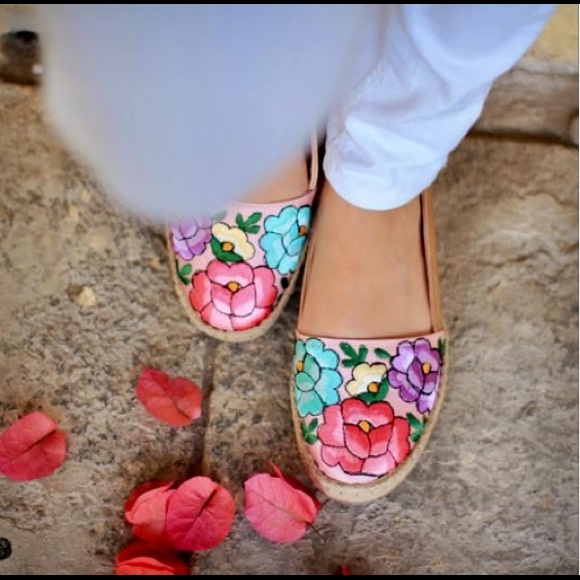 Mexican Embroidered Espadrilles. - Picture 10 of 10